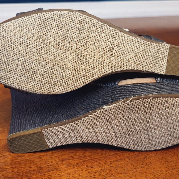 TOMS ~ Sz 8.5W ~ Denim Wedge Sandals ~ Excellent Condition - Picture 8 of 9